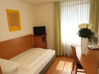 Memphis Hotel Frankfurt am Main 4*,